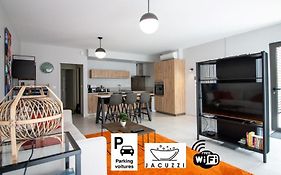 Le Celya, Jacuzzi et Parking Privatif avec Borne de Recharge Voiture Electrique